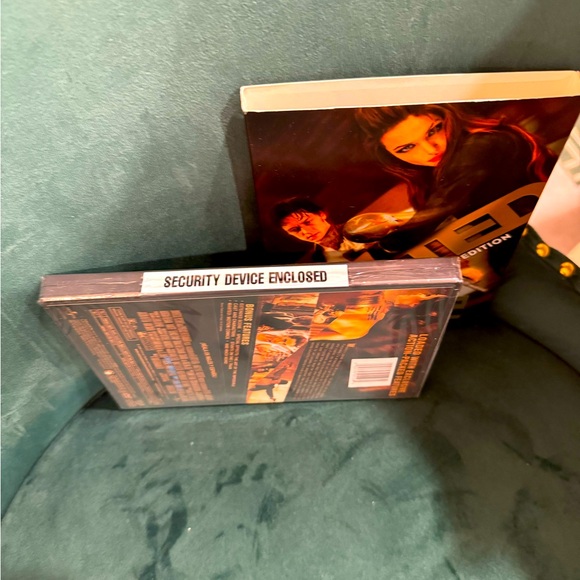 Wanted 2-Disc Special Edition DVD with Bonus Features - Picture 4 of 6